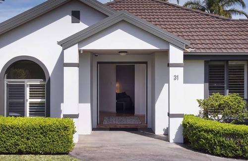 Ulladulla House | Kokomo on Village - with a pool & large yard.