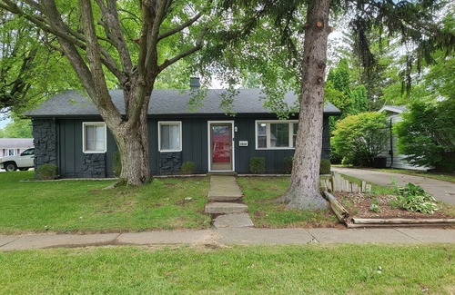 Kokomo House | Kokomo's Mini Manor, great cozy place to stay!