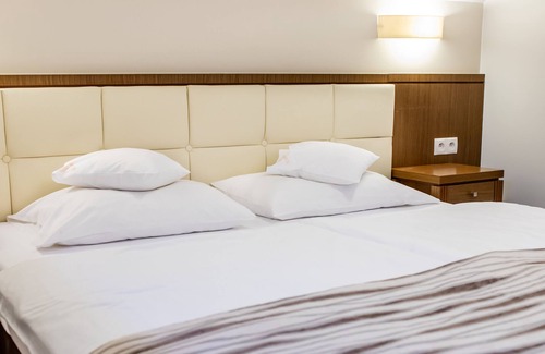 Dobron Hotel | Kolumna Park Hotel