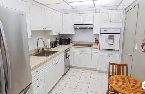 Hallandale Beach Condo | Komffy Penthouse w/Queen Bed and Ocean View at Tides