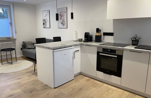Munchen District Apartment | Komplett neu Renoviertes Apartment in Einer Idyllischen Waldsiedlung