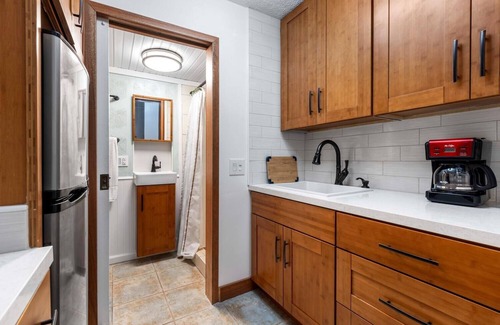 Historic Kailua Village Apartment | Kona Islander Hawaiian Style Poolside