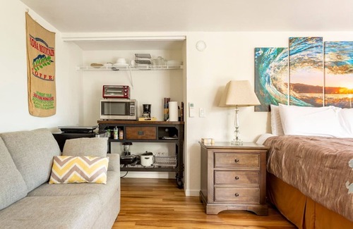 Kona Palisades House | Kona Sunset Ocean View Two Studio Oasis