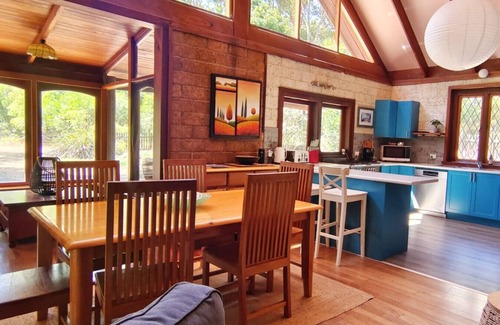 Redgate Apartment | Kookaburra Retreat | Dog Friendly | Forest Views
