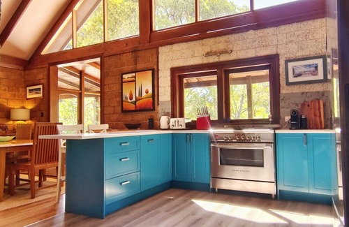 Redgate Apartment | Kookaburra Retreat | Dog Friendly | Forest Views