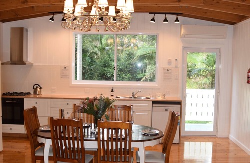 Springbrook House | Kookaburras Springbrook- Cosy Romantic Rainforest Cottage -waterfalls, fireplace
