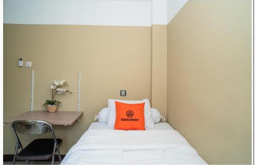 Old Jakarta House | KoolKost near Lokasari Square (Minimum Say 6 Nights)