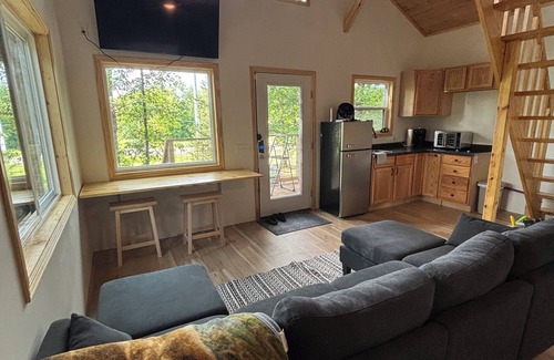 Carterville Cabin | KOOPERS LANDING TREEHOUSE-Brand New build! Casino, Wine trails, National Parks