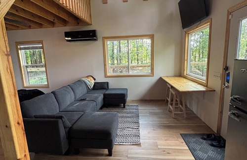 Carterville Cabin | KOOPERS LANDING TREEHOUSE-Brand New build! Casino, Wine trails, National Parks