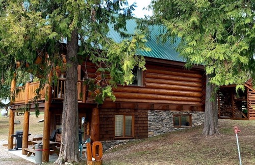 Central Kootenay Cabin | Kootenay Lake (Gray Creek, BC) - Log Home Cabin