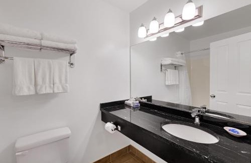Balfour Resort | Kootenay Lakeview Resort BW Signature Collection