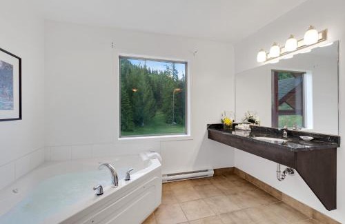 Balfour Resort | Kootenay Lakeview Resort BW Signature Collection