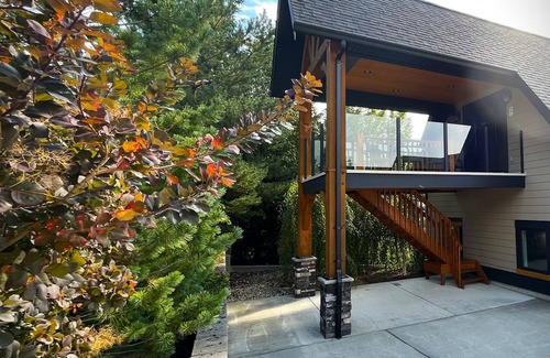 Balfour Apartment | Kootenay Wild Guest Suites - Selkirk Suite