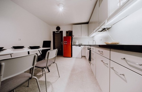 Wallersheim Apartment | Kostengünstige Unterkunft für Monteure & Firmen Inkl. Parkplatz