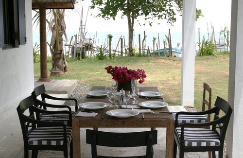 Morakatiyara House | Kotamba: One bedroom hideaway on Mawella Beach anchorage with shared pool