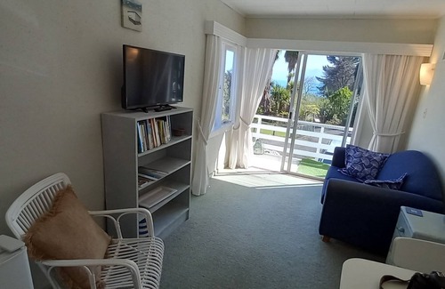 Amodeo Bay Cottage | Kotare Coastal Cottage ~ Papa Aroha