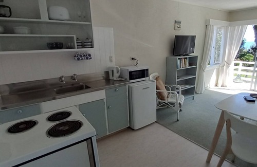 Amodeo Bay Cottage | Kotare Coastal Cottage ~ Papa Aroha