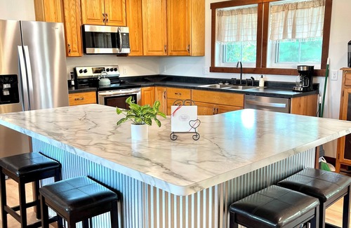 Wolf Lake House | Kountry Home With Gorgeous Sunset Views