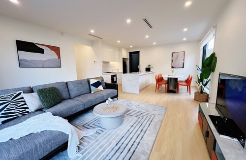 Box Hill North House | KozyGuru | BoxHill North | Designer Grad Home