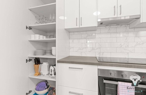Carindale House | KozyGuru | Hidden Gem in Carindale | 3 Bed House