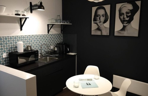 Kleparz Apartment | Krakow's Historic Loft: Queen Bed, Modern Living & Old Town Access