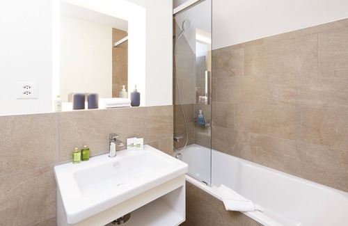 Old City of Bern Hotel | Kreuz Bern Modern City Hotel