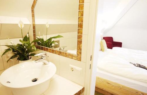 Burkheim Hotel | Kreuz-Post Hotel-Restaurant-SPA