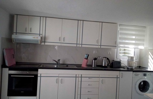 Kriopigi Apartment | Kriopigi: Five minutes' walk to the quasi-private beach