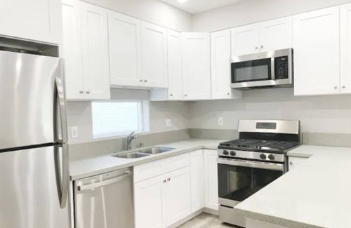 East Hollywood House | Ktown Furnished 5 Bedroom Townhouse