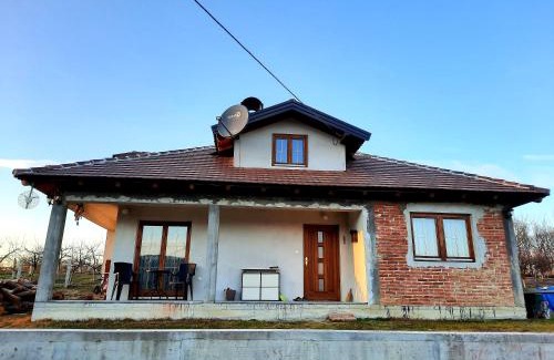 Bosnia House | Kuća na dan Vrla strana