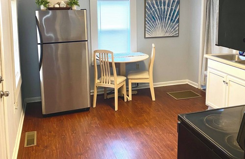 Ozark House | Kudzu Cottage: Downtown Ozark. Cozy 2BR Walk to Restaurants, Shops & Nightlife