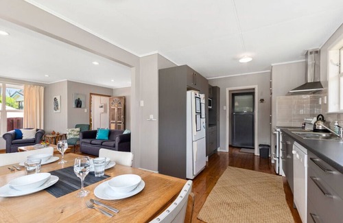 Ruakaka Cottage | Kulukulu - Ruakaka Holiday Home