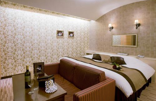 Nishihara Hotel | Kumamoto Hotel Christmas Forest Garden (Love Hotel)