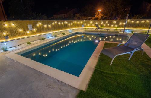 Valbandon House | Kuntrada 45 Holiday Home - Heated & Kids Pool