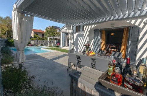 Valbandon House | Kuntrada 45 Holiday Home - Heated & Kids Pool