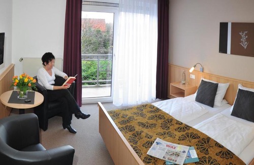 Bad Westernkotten Hotel | Kurhotel Grüttner mit eigenem Sole Thermal Schwimmbad 32 Grad und Saunalandschaft