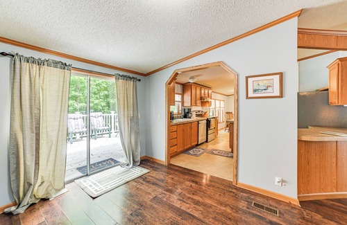 Kuttawa House | Kuttawa Vacation Rental w/Smart TV, Near Marinas!