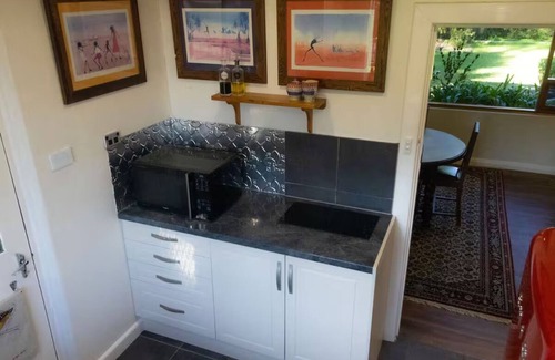 Crafers West House | KW Cottage: Adelaide Hills Cozy.
