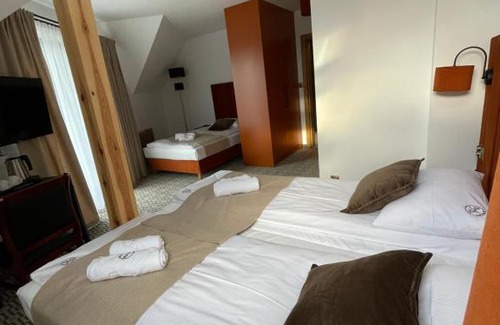 Susiec Apartment | KWARC Restauracja & Pokoje Hotelowe