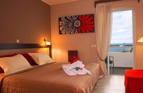 Omonia Apartment | Kyparissia Beach Double Room Sea View BB 2 people