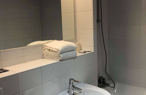 Creil Hotel | Kyriad Creil - Chantilly Nord
