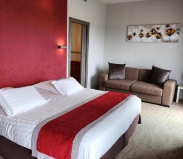 Porte Des Alpes - Mi Plaine - Manissieux Hotel | Kyriad Prestige Lyon Est - Saint Priest Eurexpo Hotel and SPA