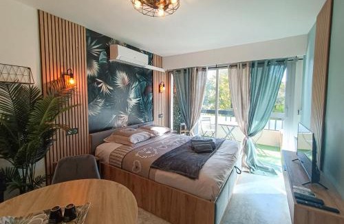 Mandelieu-La-Napoule Apartment | Léman Holidays - Le Palm