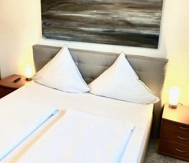 Sahlenburg Apartment | Lüttje Huus Frieda mit Strandkorb am Strand von Mai bis September