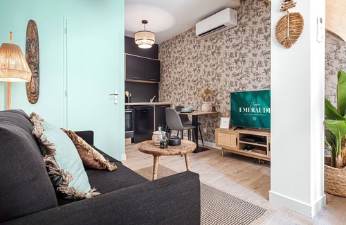 Saint-Paul-Trois-Chateaux Apartment | L'Émeraude Duplex