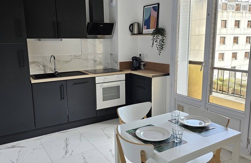 Secteur 1 Apartment | L'étoile D'alembert, Spacieux et Lumineux