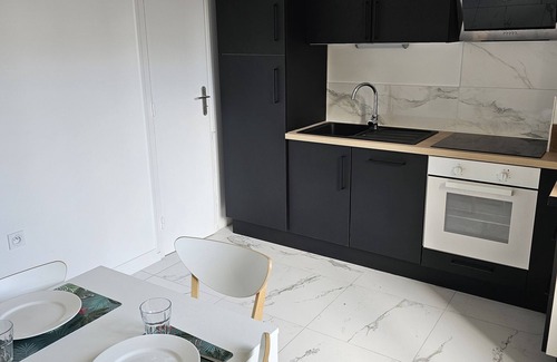 Secteur 1 Apartment | L'étoile D'alembert, Spacieux et Lumineux