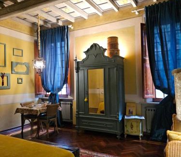 Ferrara Historic Centre Apartment | L'Ape Regina