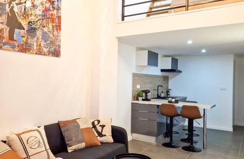Saint-Etienne Apartment | "L'atelier B" magnificent loft with private terrace