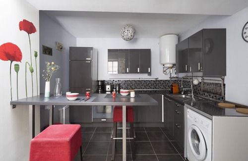 Decre-Cathedrale Apartment | L'Atelier nantais - One Bedroom Apartment, Sleeps 4